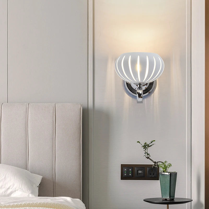 Gloria Wall Lamp